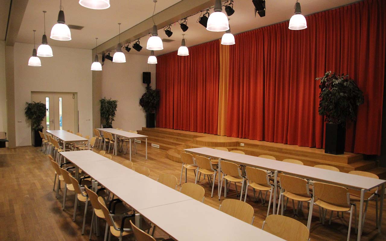 De Hoge Weye zaal 2/3/4 ideaal voor beurzen en toneelverenigingen De Hoge Weye zaal 2/3/4 ideaal voor beurzen en toneelverenigingen